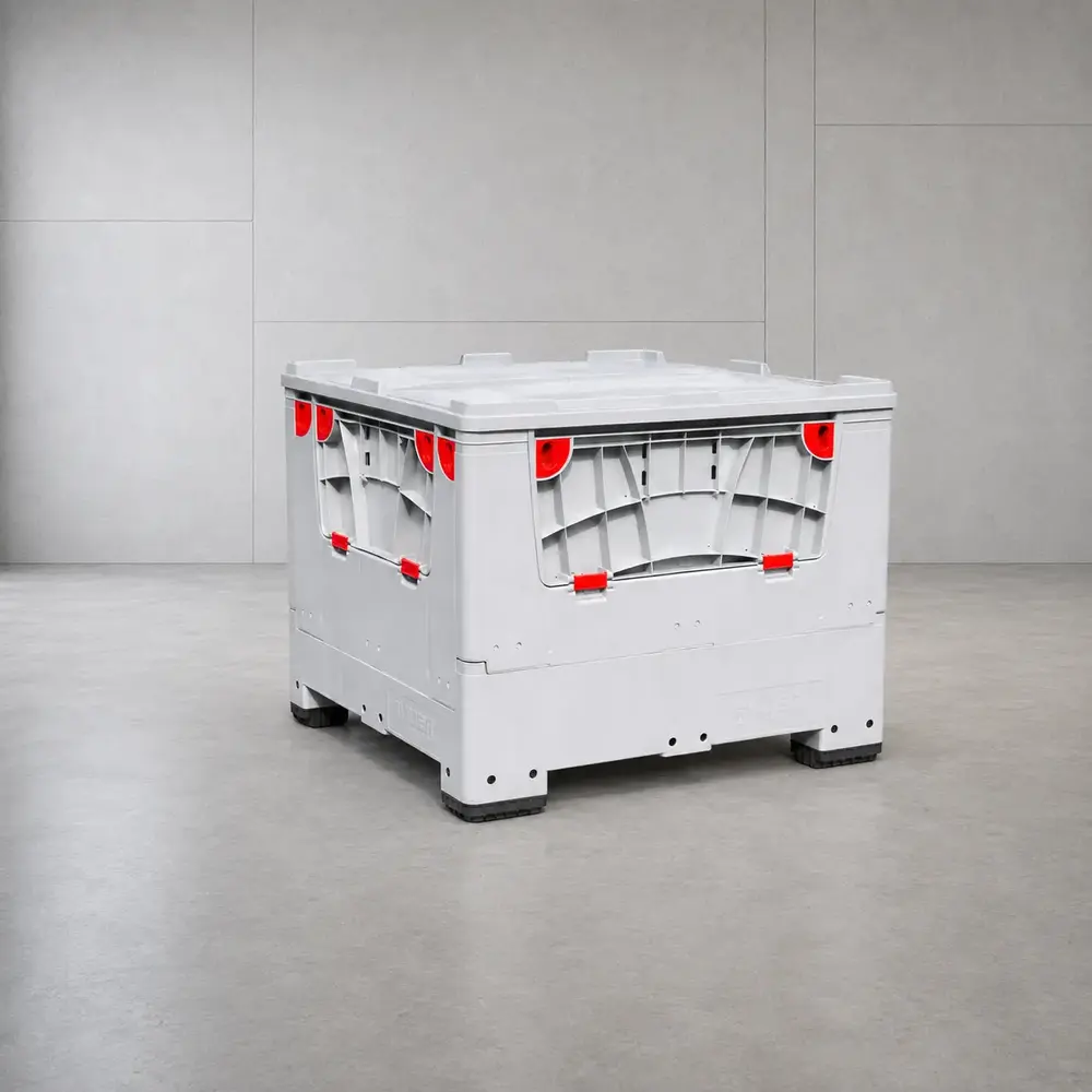 Neue AUER BigBox KLK 1210 aus hellgrauem Kunststoff mit Deckel und roten Klappenverriegelungen, Studioansicht (AI-generated)
